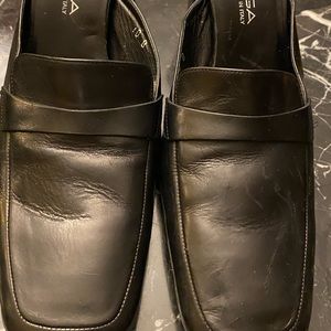 Women brand new Via Spiga black shoes